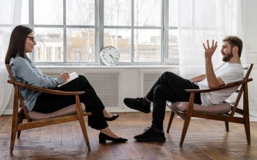 Prima intalnire cu psihoterapeutul: la ce sa te astepti?