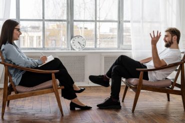Prima intalnire cu psihoterapeutul: la ce sa te astepti?