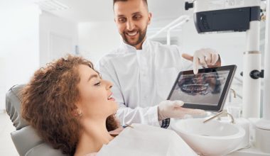 Ce factori influențează precizia unei restaurări dentare realizate digital?